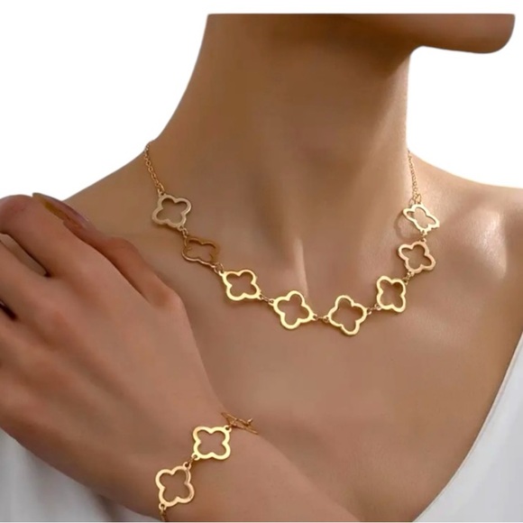 Clover Necklace & Bracelet Set - Gold New - Picture 5 of 5